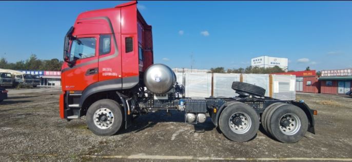 Trailer Truck Head 2024 Hot Sale Heavy Duty Truck SINOTRUCK SINOTRUK Dongfeng 6*4 Camera 10 ACC Automatic LNG Air Suspension